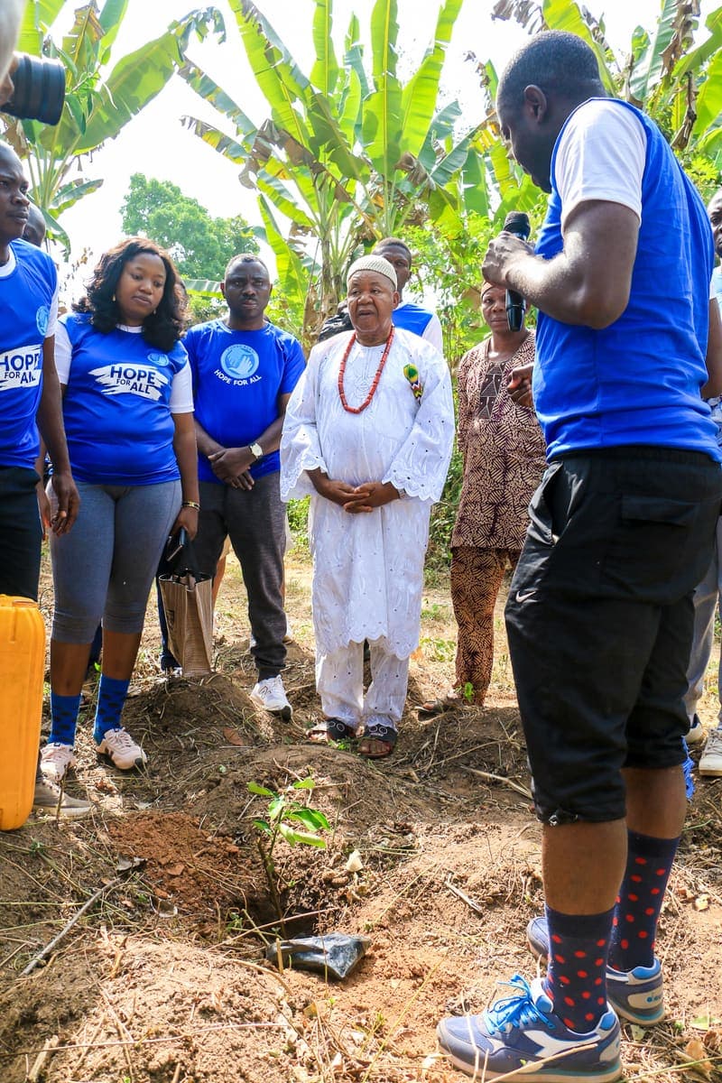 Dr FA with Kabiyesi Alamo of Ilamo-Ekiti during the agricultural empowerment initiative in Walk for Hope for All, 2017.