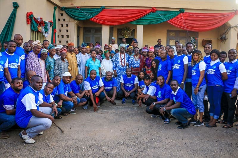 The Funso Ayeni Foundation team paying homage to the Elekole-in-Council, Hope for All, 2017.
